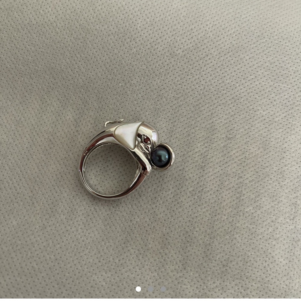 Sterling silver elephant ring black pearl & garnet